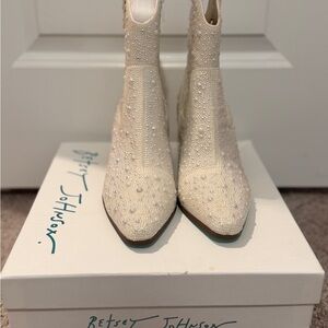 Betsey Johnson Women's Cream Ankle Boots - Diva Pearl 7.5